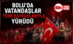 Yüzlerce Bolulu 200 metrelik Türk bayrağı eşliğinde yürüdü
