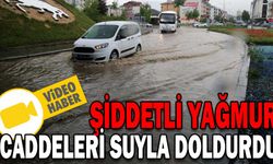 ŞİDDETLİ YAĞMUR CADDELERİ SUYLA DOLDURDU