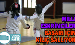 MİLLİ ESKRİMCİLER BAŞARI İÇİN KILIÇ SALLIYOR