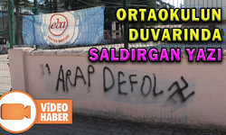 ORTAOKULUN DUVARINDA SALDIRGAN YAZI