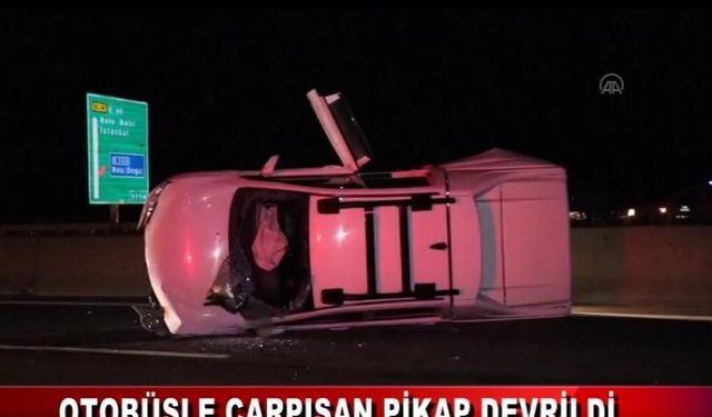 OTOBÜSLE ÇARPIŞAN PİKAP DEVRİLDİ